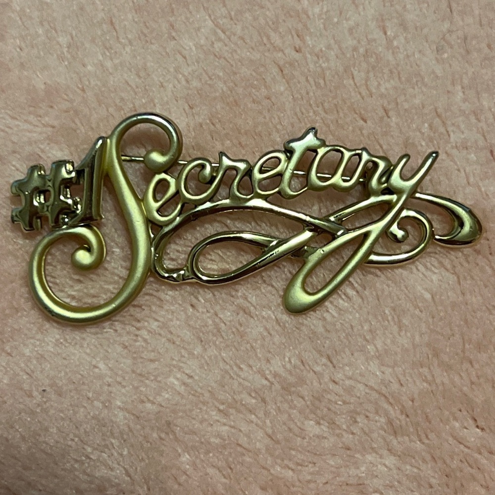 #1 Secretary Pin Brooch Gold Statement Jewelry Brooch Pin
Laura Gayle